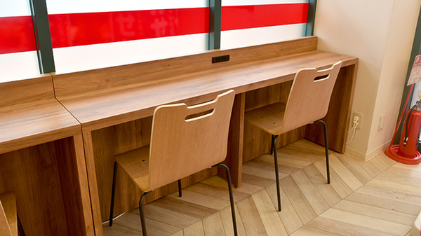 コクミン薬局　ボンラパス百道店の待合スペース