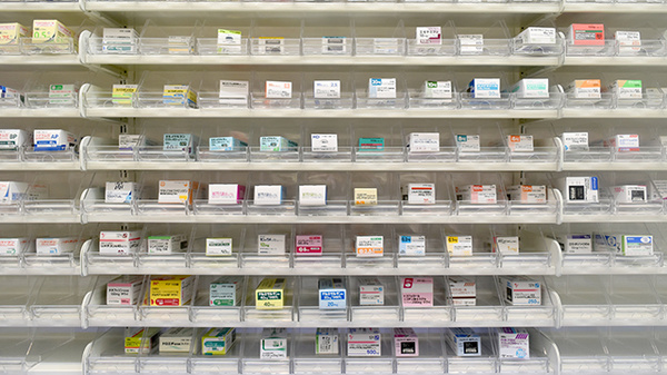 コクミン薬局　ボンラパス百道店の薬棚