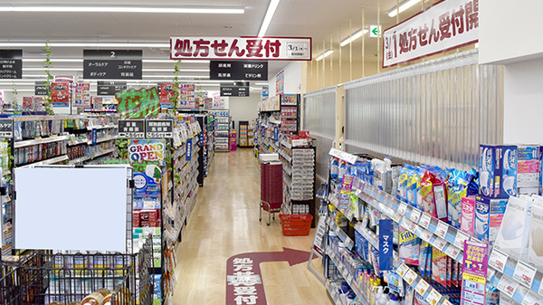コクミン薬局　東花園駅前店の入口