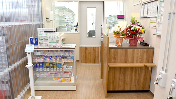 コクミン薬局　東花園駅前店の受付/カウンター
