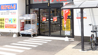 調剤薬局ツルハドラッグ仙台東中田店の入口