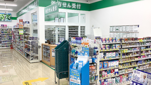 ドラッグセイムス厚木下川入薬局の入口
