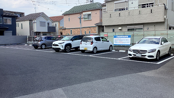 ドラッグセイムス港北小机薬局の駐車場