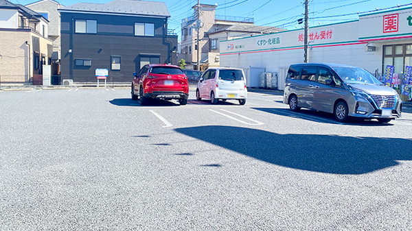 ドラッグセイムス川口八幡木薬局の駐車場