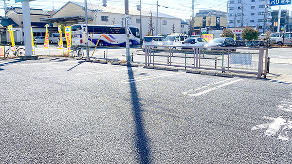 ドラッグセイムス足立保木間薬局の駐車場