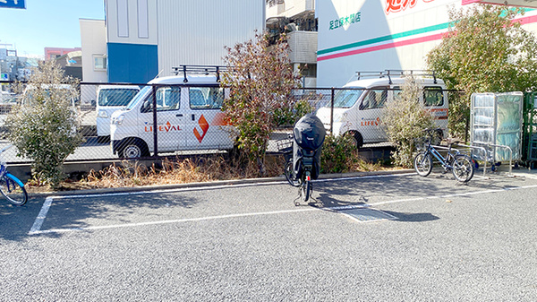 ドラッグセイムス足立保木間薬局の駐輪場