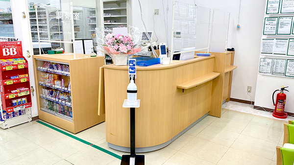 ドラッグセイムス足立扇薬局の受付/カウンター