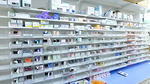 調剤薬局ツルハドラッグ盛岡みたけ北店の薬棚