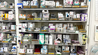 仁泉堂薬局の薬棚