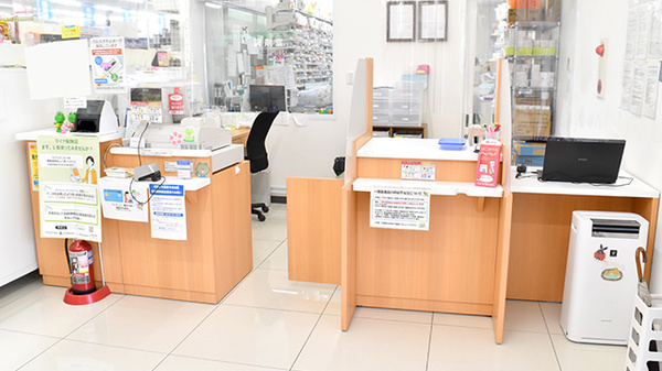 アカカベ薬局　中川店の受付/カウンター