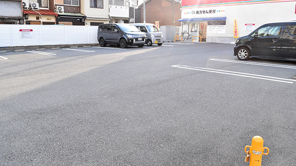 アカカベ薬局　中川店の駐車場