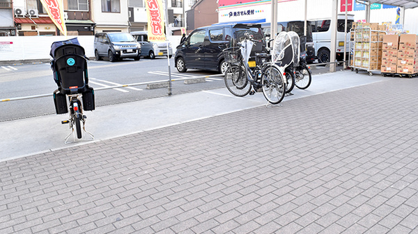 アカカベ薬局　中川店の駐輪場