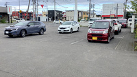 カムイ十字街薬局の駐車場