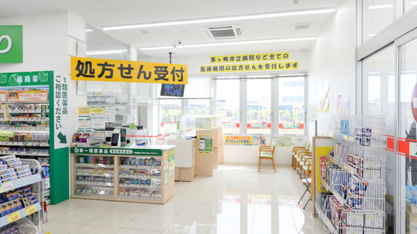 スギ薬局 茅ヶ崎高田店の入口