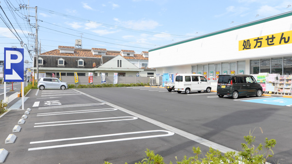 スギ薬局 茅ヶ崎高田店の駐車場