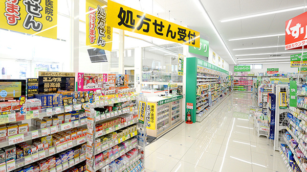 スギ薬局 久代店の入口