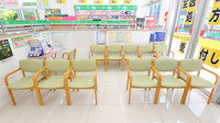 スギ薬局 下井草店の待合スペース