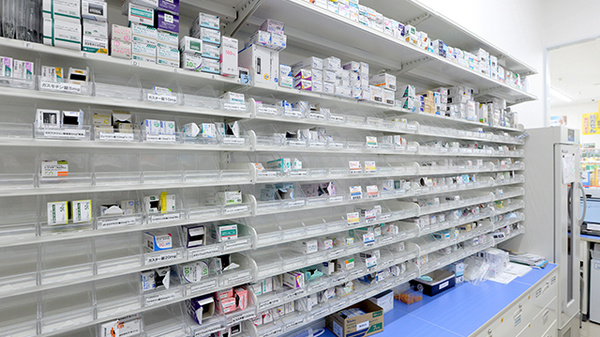 スギ薬局 下井草店の薬棚