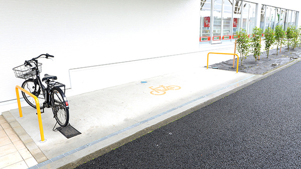 スギ薬局 多摩南野店の駐輪場