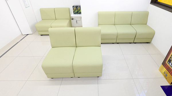 スギ薬局 豊崎店の待合スペース