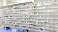 スギ薬局 ＣＩＡＬ桜木町店の薬棚