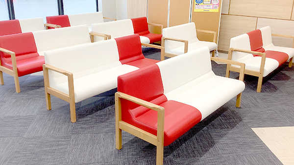 ココカラファイン薬局　木場店の待合スペース