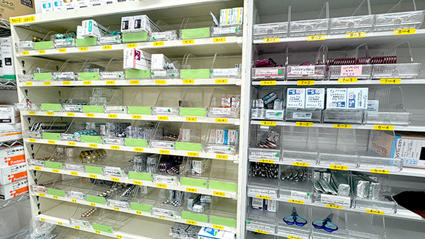 日生薬局 新御徒町店の薬棚