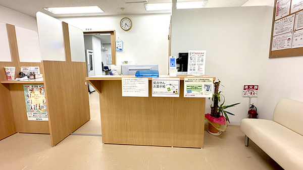 コスモス調剤薬局 名駅東店の受付/カウンター