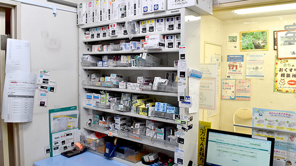 リブラ薬局 さくら通り店の薬棚