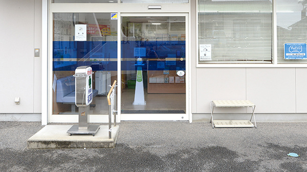 福江薬局松山店の入口