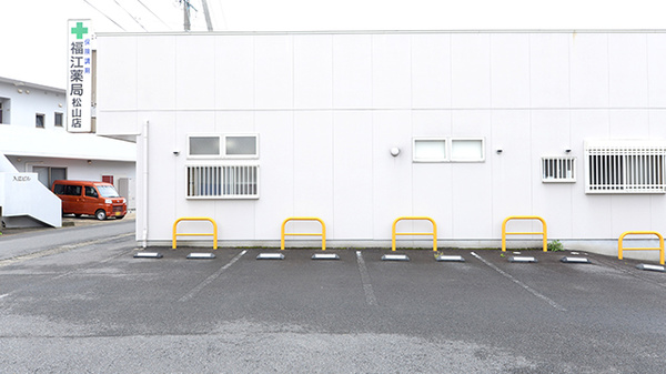 福江薬局松山店の駐車場