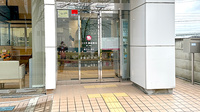 コスモ調剤薬局西ノ内店の入口
