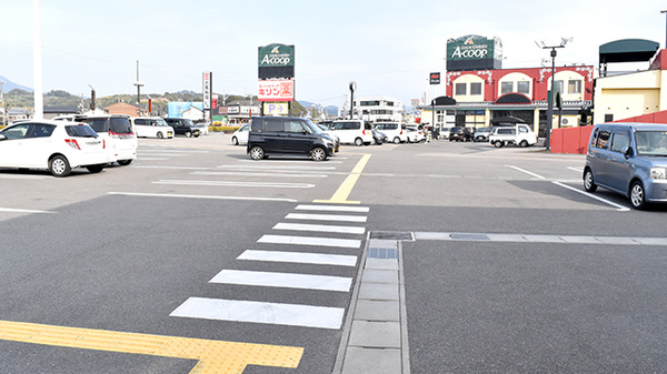 薬局スーパードラッグキリン下万呂西店の駐車場