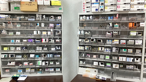 まごころ薬局　横浜店の薬棚