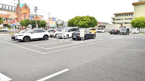 V･drug　宇治槇島薬局の駐車場