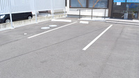 ひばり末広薬局の駐車場