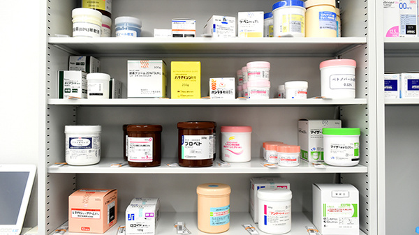 ハート薬局うきは店の薬棚