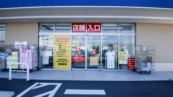 調剤薬局ツルハドラッグ刈谷一ツ木店の入口