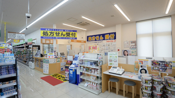 調剤薬局ツルハドラッグ刈谷一ツ木店の入口