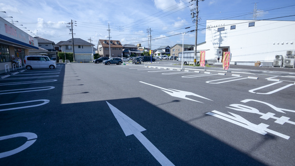 調剤薬局ツルハドラッグ刈谷一ツ木店の駐車場