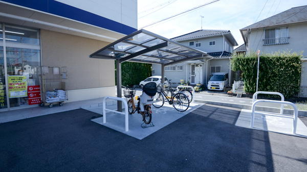 調剤薬局ツルハドラッグ刈谷一ツ木店の駐輪場