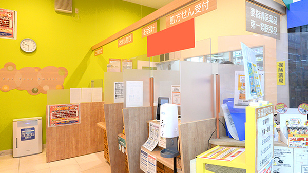 調剤薬局ツルハドラッグ馬見ケ崎店の受付/カウンター