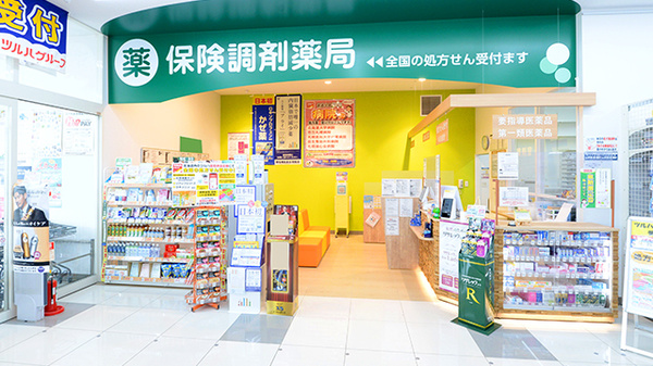 調剤薬局ツルハドラッグ新琴似4番通店の入口