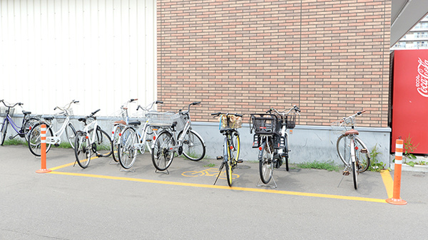 調剤薬局ツルハドラッグ新琴似4番通店の駐輪場