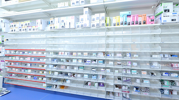 調剤薬局ツルハドラッグ福島丸子店の薬棚