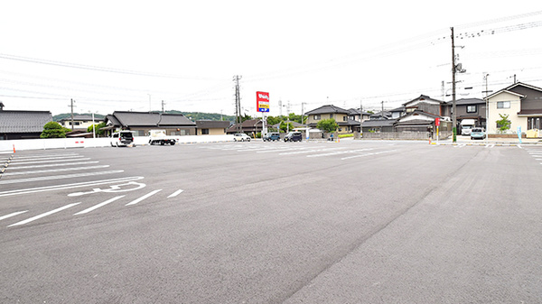 ウォンツ竜王薬局の駐車場
