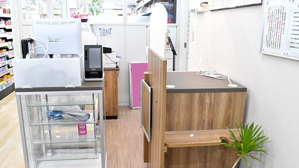 コクミン薬局　三条店の受付/カウンター