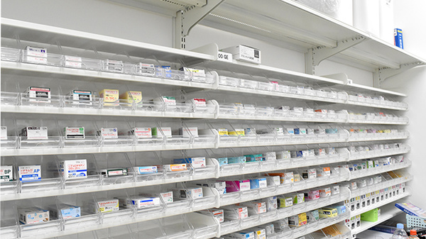 コクミン薬局　三条店の薬棚