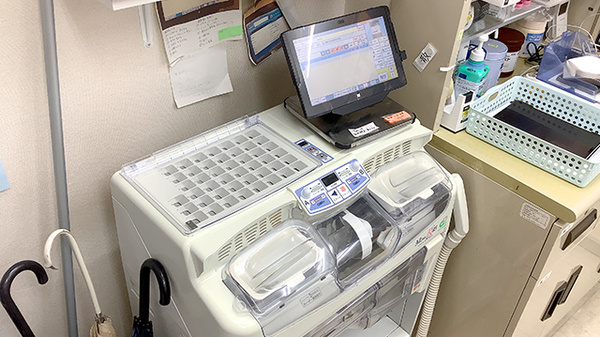 すず薬局　秋葉原店の調剤器具