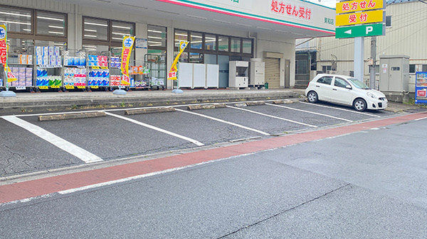 ドラッグセイムス東和薬局の駐車場